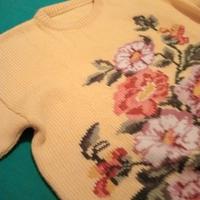 Maglione vintage in lana giallo con ricamo l 