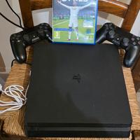 Ps4 completa di 2 controller più fifa 25