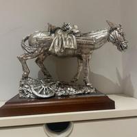 scultura in metallo argentato