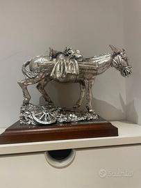 scultura in metallo argentato