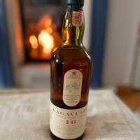 Lagavulin 16 white horse