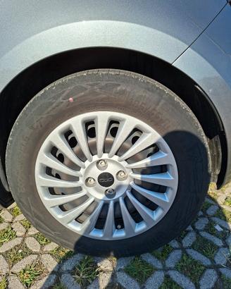gomme + cerchi in ferro + copricerchi 185/65 R 15 