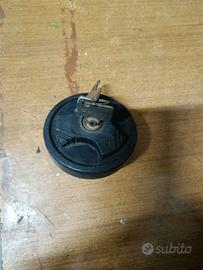 tappo con chiave x moto