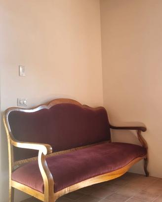 Divano antico restaurato