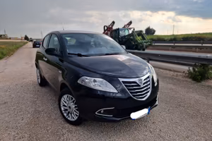 Lancia Ypsilon 0.9 TwinAir 85 CV 5 porte Metano Ec