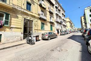MONOLOCALE A NAPOLI
