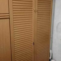 Armadio in frassino,con un ripiano e astaappendere