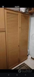 Armadio in frassino,con un ripiano e astaappendere