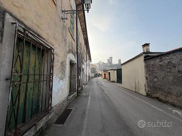CASA SEMINDIPENDENTE A VALEGGIO SUL MINCIO
