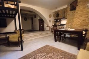 Rustico in pietra piano terra