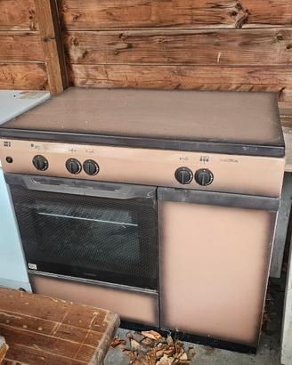 Cucina a Gas Ariston 4 Fuochi con Forno e bombola 