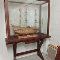 Vascello da guerra costruito interamente a mano