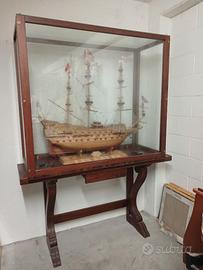 Vascello da guerra costruito interamente a mano