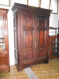 Armadio antico in noce inizio '800