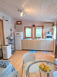 roulotte con veranda in camping