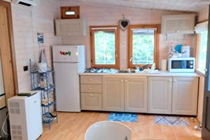 roulotte con veranda in camping