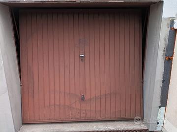 Portone garage basculante