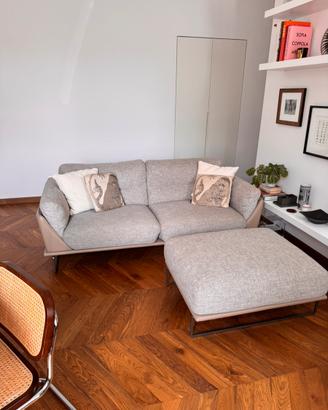 Divano Dameda con pouf