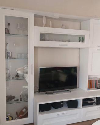 Soggiorno effetto bianco larice, bianco larice