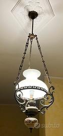Lampadario vintage in metallo, vetro e ceramica