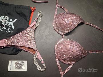 Bikini da gara bodybuilding rosa e agente scintill