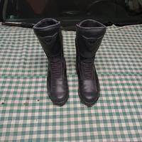 Stivaletti per moto Dainese.