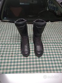 Stivaletti per moto Dainese.