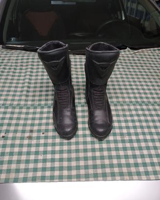 Stivaletti per moto Dainese.