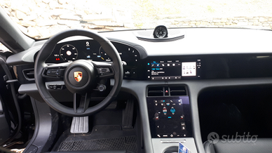 Porsche Taycan 4 Cross Turismo