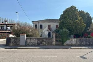 PORZIONE DI TRIFAMILIARE A DUEVILLE