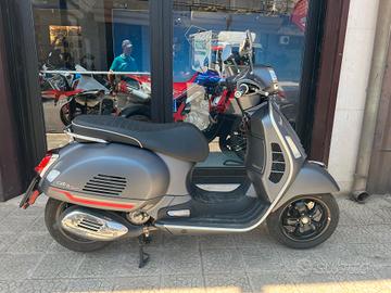 Piaggio Vespa 300 GTS Super HPE(2021)
