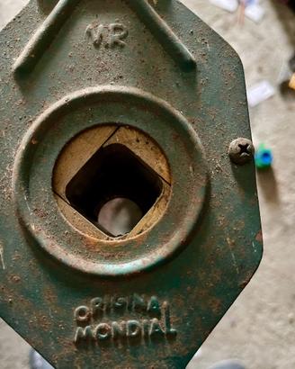 tappatrice imbottigliatrice della MONDIAL