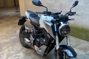 Moto honda cb125r