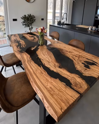 🌿 Tavoli personalizzati in legno e resina 
