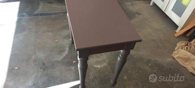 Piccolo tavolo o scrivania