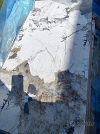 Piastrelle in gres porcellanato lucide