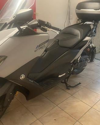 Tmax 560