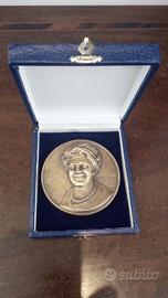 Medaglione in bronzo firmato Raimondo Galdini