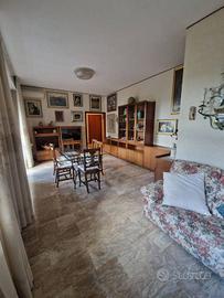 Appartamento di 118 m² con 5 locali e box auto a S