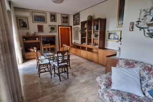Appartamento di 118 m² con 5 locali e box auto a S