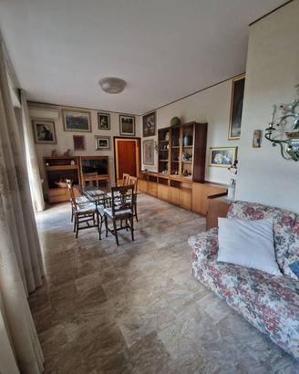 Appartamento di 118 m² con 5 locali e box auto a S