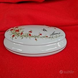 Scatolina in ceramica con motivi floreali 
