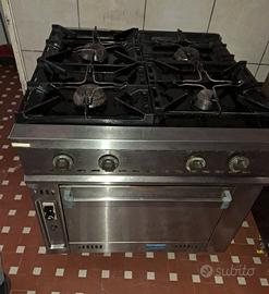 CUCINA 4 FUOCHI GAS CON FORNO + FRY TOP a GAS