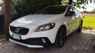 VOLVO V40-CROSS COUNTRY