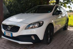 VOLVO V40-CROSS COUNTRY