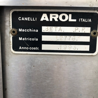 Tappatrice industriale per bottiglie in PET