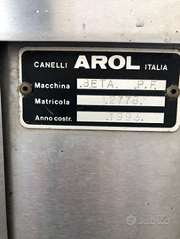 Tappatrice industriale per bottiglie in PET