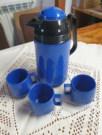 Thermos da 1 litro con 3 tazze termiche.
