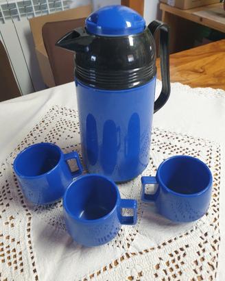Thermos da 1 litro con 3 tazze termiche.