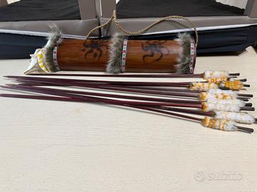 Frecce fatte a mano il legno